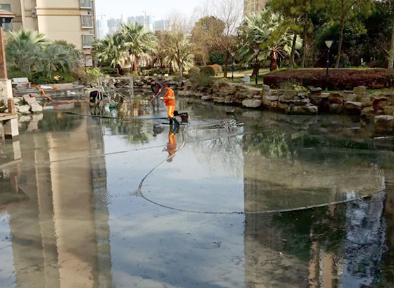 金台景观池淤泥清理